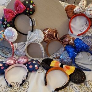 Lot of 8 pairs of Disney Parks Minnie Ears